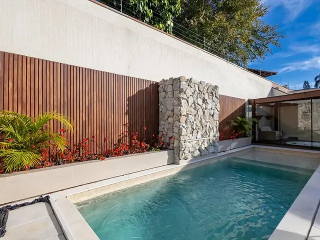 Casa com 639m² 4 quartos e 2 banheiros, à venda, no bairro Ahú em Curitiba