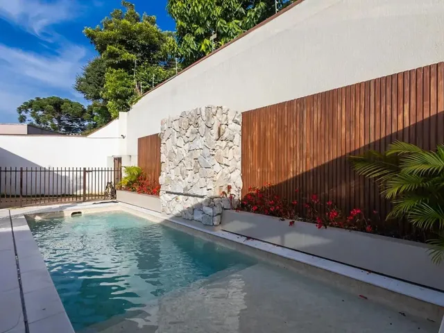 Casa com 639m² 4 quartos e 2 banheiros, à venda, no bairro Ahú em Curitiba