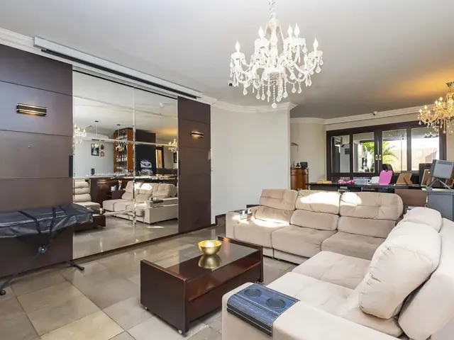 Casa com 639m² 4 quartos e 2 banheiros, à venda, no bairro Ahú em Curitiba