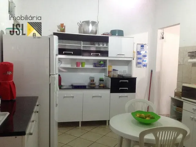 Casa com 300m² 3 quartos e 1 banheiro, à venda, no bairro Vila Favorino em Caçapava