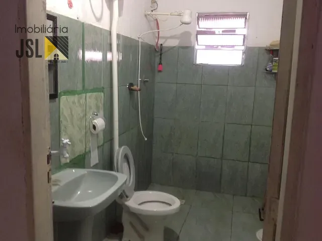 Casa com 300m² 3 quartos e 1 banheiro, à venda, no bairro Vila Favorino em Caçapava