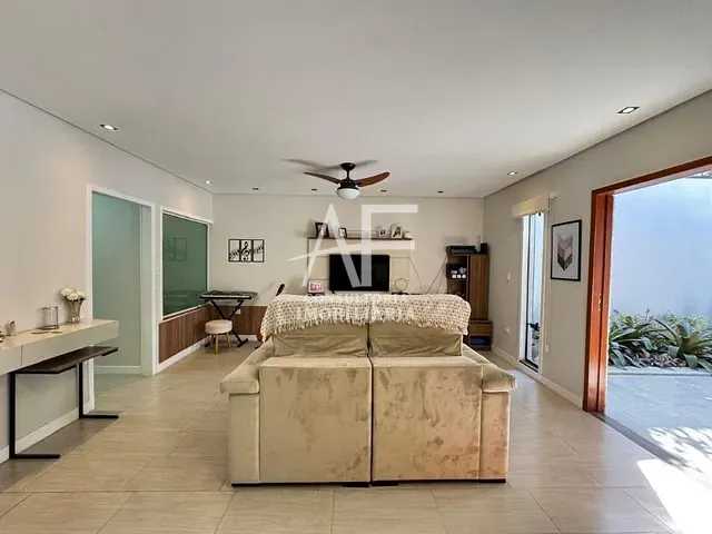 Casa com 250m² 3 quartos e 3 banheiros, à venda, no bairro Parque Esperança em Taubaté