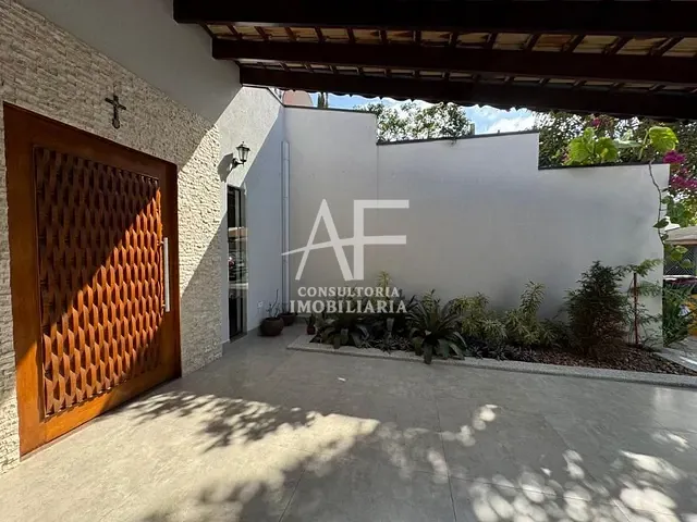 Casa com 250m² 3 quartos e 3 banheiros, à venda, no bairro Parque Esperança em Taubaté