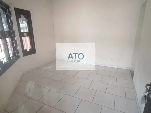 Casa 2 quartos e 1 banheiro, para alugar, no bairro Centro em Tijucas