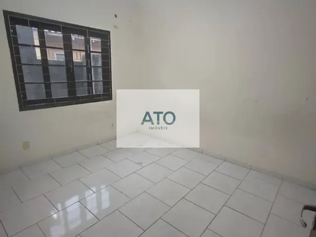 Casa 2 quartos e 1 banheiro, para alugar, no bairro Centro em Tijucas