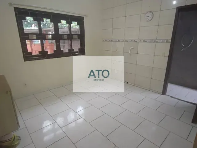 Casa 2 quartos e 1 banheiro, para alugar, no bairro Centro em Tijucas