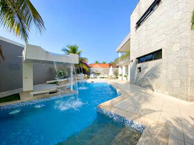 Casa com 1000m² 4 quartos e 5 banheiros, à venda, no bairro Barra da Tijuca em Rio de Janeiro