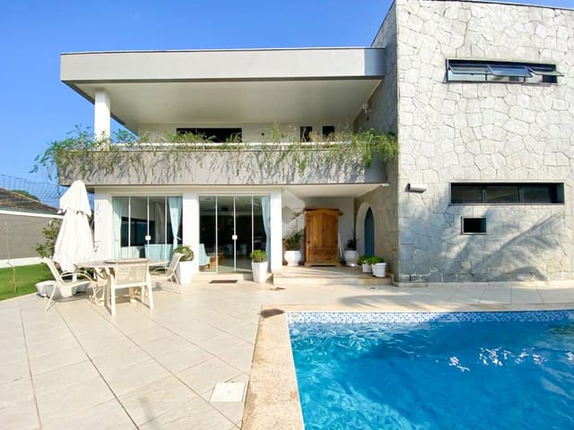 Casa com 1000m² 4 quartos e 5 banheiros, à venda, no bairro Barra da Tijuca em Rio de Janeiro