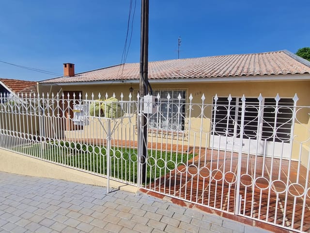Casa com 170m² 3 quartos e 2 banheiros, à venda, no bairro Contorno em Ponta Grossa