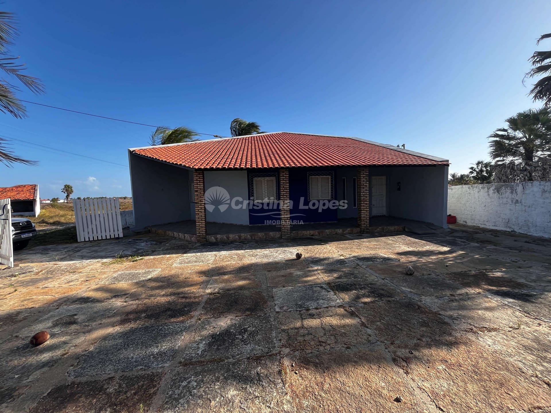 Casa à venda com 3 quartos, 10m² - Foto 1
