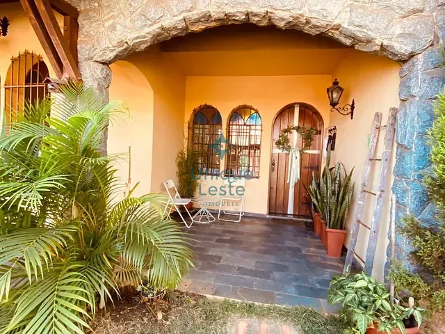 Casa 5 quartos e 4 banheiros, à venda, no bairro Cachoeirinha em Belo Horizonte