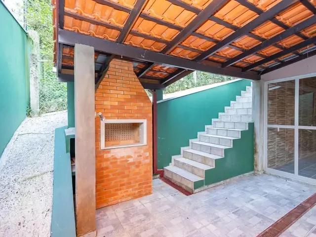 Casa com 600m² 3 quartos e 2 banheiros, à venda, no bairro Santo Inácio em Curitiba