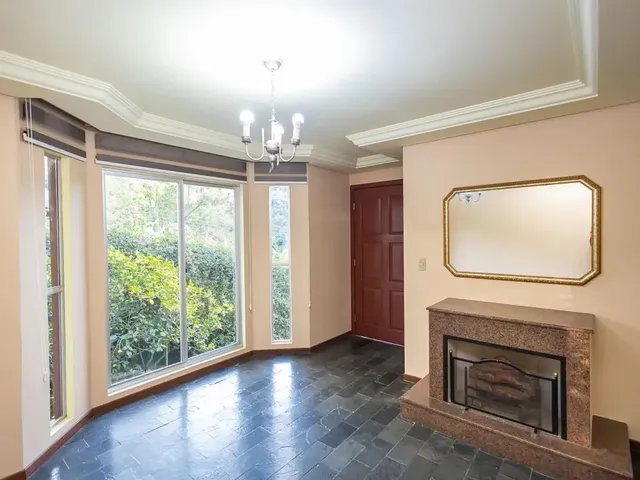 Casa com 600m² 3 quartos e 2 banheiros, à venda, no bairro Santo Inácio em Curitiba