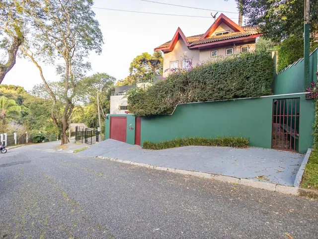 Casa com 600m² 3 quartos e 4 banheiros, à venda, no bairro Santo Inácio em Curitiba
