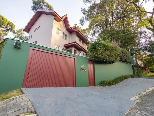 Casa com 600m² 3 quartos e 2 banheiros, à venda, no bairro Santo Inácio em Curitiba