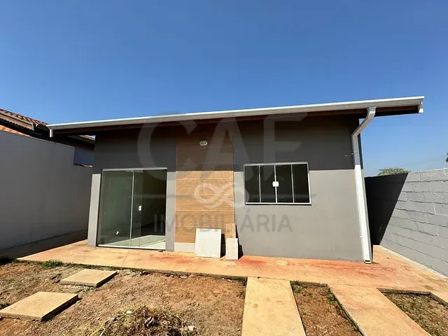 Casa com 270m² 2 quartos e 2 banheiros, à venda, no bairro Parque Residencial Imigrantes em Holambra
