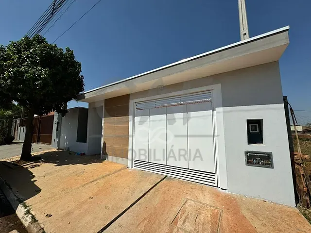 Casa com 270m² 2 quartos e 2 banheiros, à venda, no bairro Parque Residencial Imigrantes em Holambra