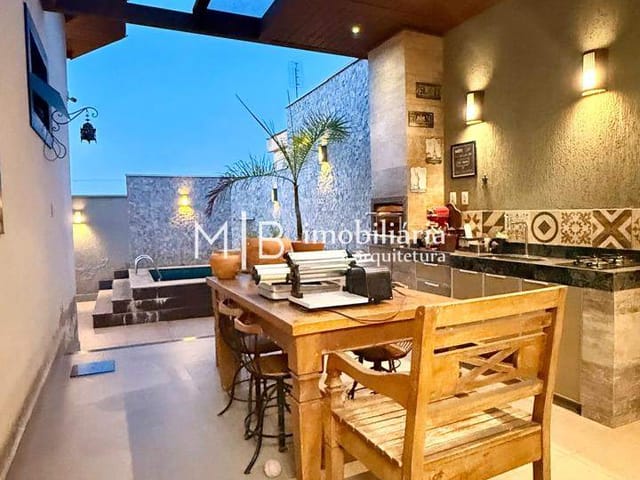 Casa com 300m² 3 quartos e 4 banheiros, à venda, no bairro Bocaína em Lavras