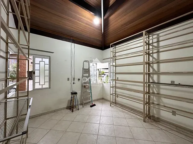 Casa com 360m² 3 quartos e 2 banheiros, à venda, no bairro Recanto dos Coqueirais  em Taubaté