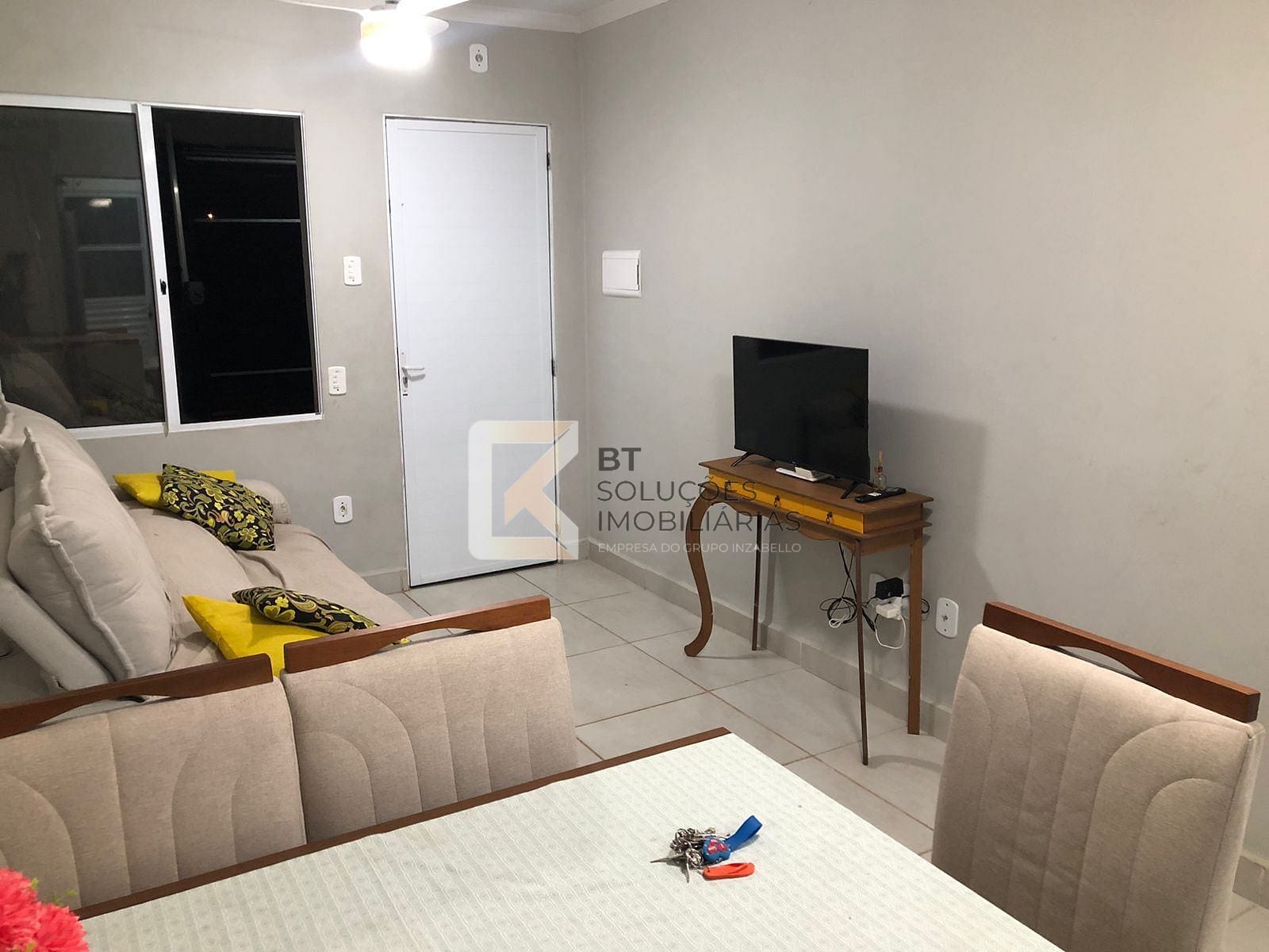 Casa à venda com 2 quartos, 70m² - Foto 3