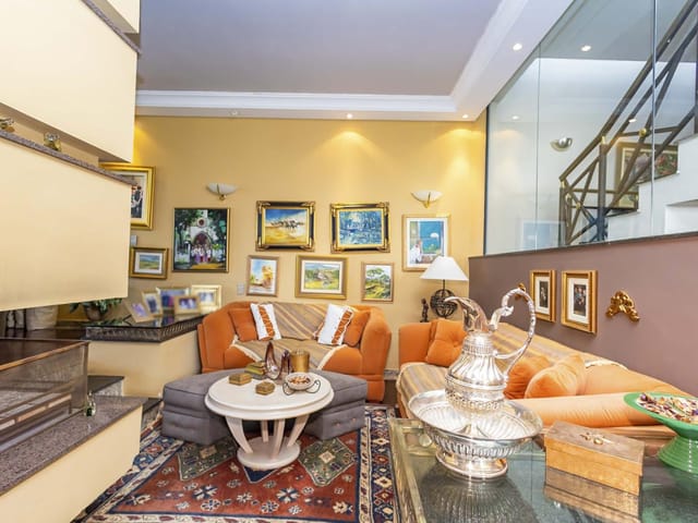 Casa com 883m² 5 quartos e 10 banheiros, à venda, no bairro Vista Alegre em Curitiba