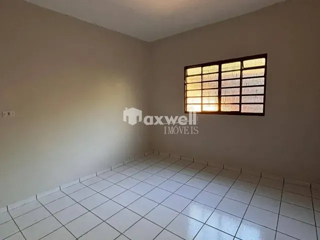 Casa 3 quartos e 1 banheiro, para alugar, no bairro Residencial Village Garavelo em Aparecida de Goiânia