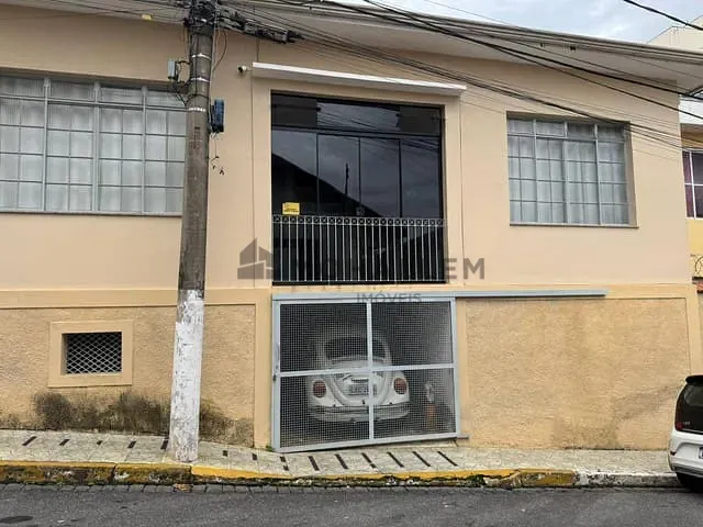 Casa 5 quartos e 2 banheiros, à venda, no bairro Centro em Itajubá