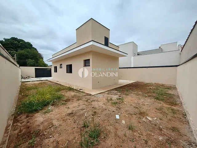 Casa com 300m² 2 quartos e 1 banheiro, à venda, no bairro Agostinho Del Alamo em Artur Nogueira