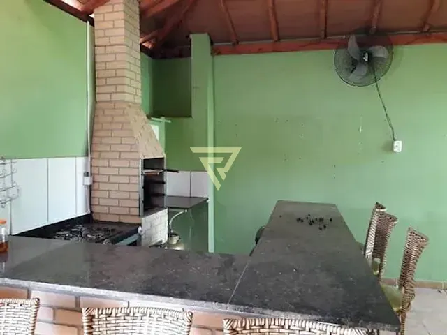 Casa com 200m² 3 quartos e 4 banheiros, à venda, no bairro Centro em São Simão