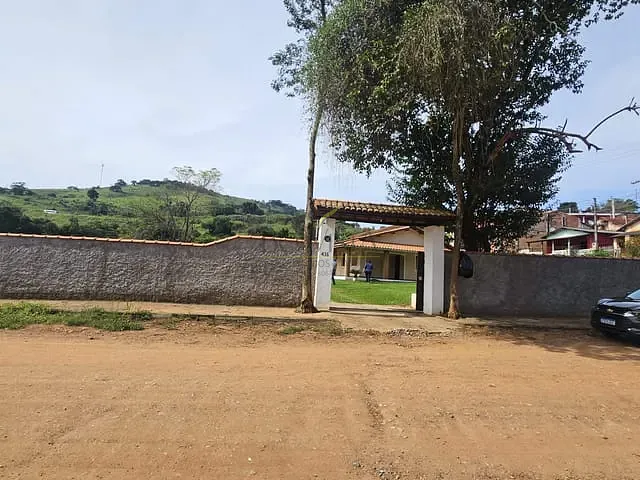 Chácara 2 quartos e 2 banheiros, à venda, no bairro Batatuba em Piracaia