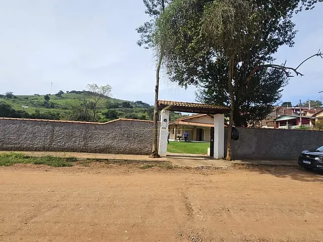 Chácara 2 quartos e 2 banheiros, à venda, no bairro São Brás (Batatuba) em Piracaia