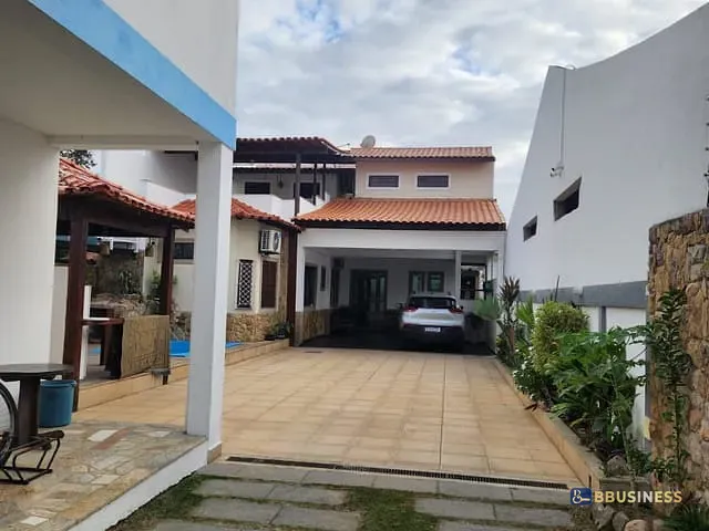 Casa com 470m² 4 quartos e 5 banheiros, à venda, no bairro Parque Rosário em Campos dos Goytacazes