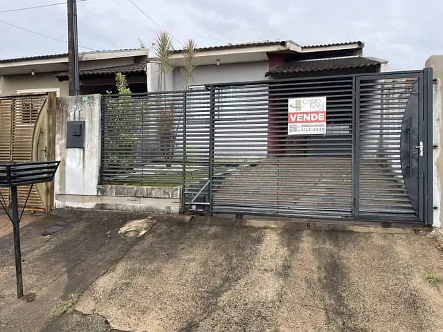 Casa 2 quartos e 2 banheiros, à venda, no bairro Vila Santa Helena em Apucarana