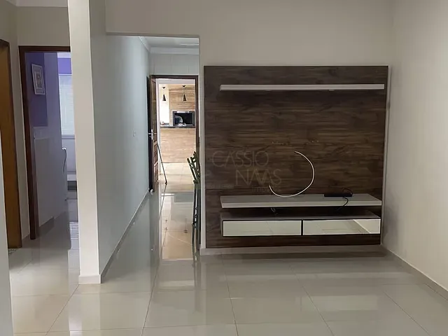 Casa 2 quartos e 2 banheiros, à venda, no bairro Vila Santa Helena em Apucarana