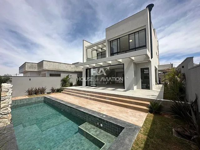 Casa com 375m² 4 quartos e 5 banheiros, à venda, no bairro Jardins Nápoles em Senador Canedo