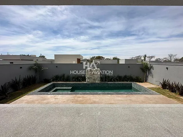 Casa com 375m² 4 quartos e 5 banheiros, à venda, no bairro Jardins Nápoles em Senador Canedo