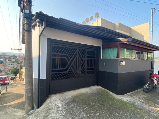 Casa com 109m² 2 quartos e 1 banheiro, à venda, no bairro Agenor em Extrema