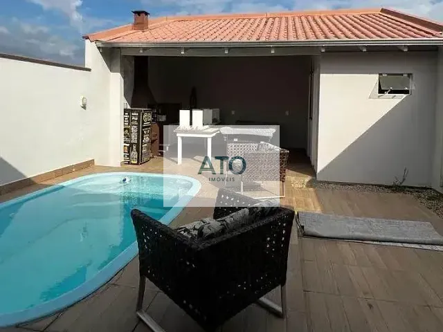 Casa 2 quartos e 3 banheiros, à venda ou para alugar, no bairro Universitário em Tijucas
