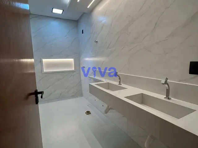Casa 3 quartos e 5 banheiros, à venda, no bairro Jardim Presidente em Goiânia