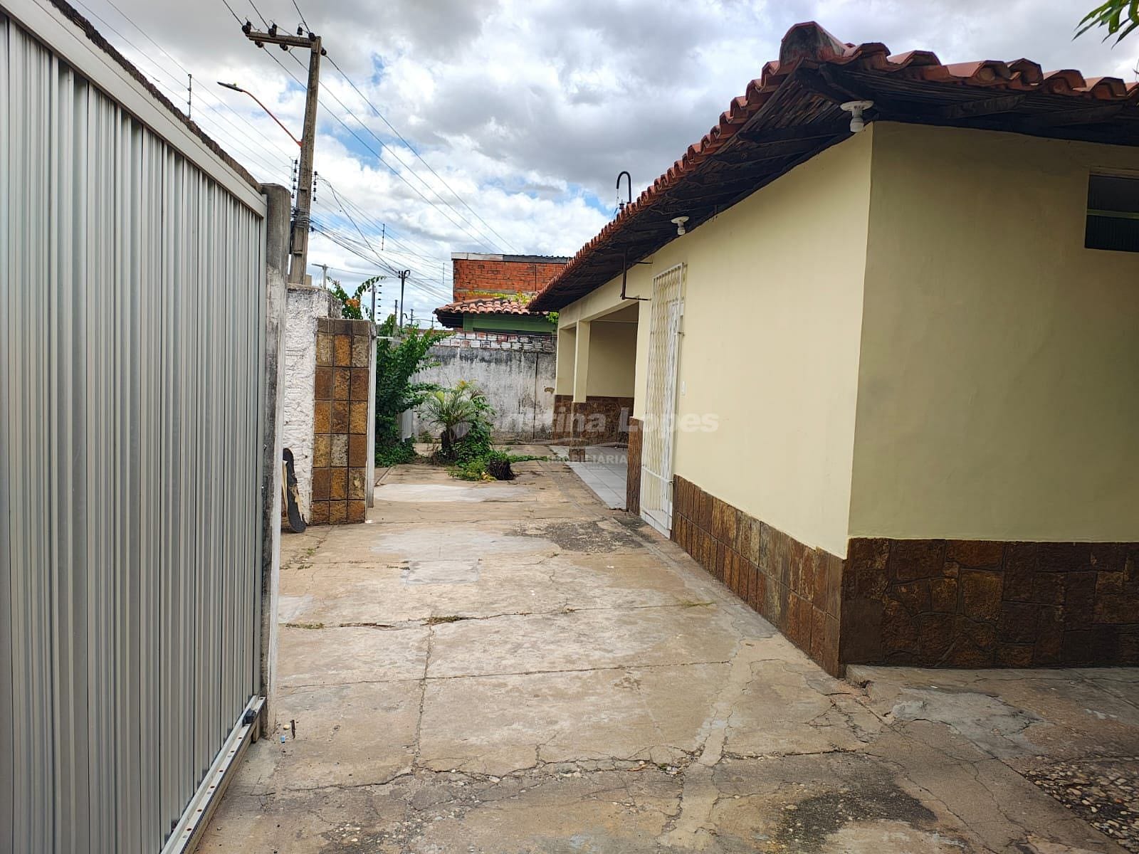 Casa à venda com 1 quarto, 10m² - Foto 2