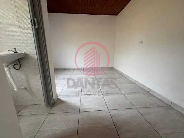 Casa com 30m² 1 quarto e 1 banheiro, para alugar, no bairro Pestana em Osasco