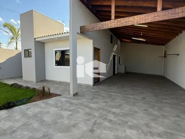 Casa com 191m² 3 quartos e 2 banheiros, à venda, no bairro Jardim Água Verde em Rolândia