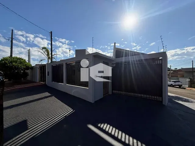 Casa com 191m² 3 quartos e 2 banheiros, à venda, no bairro Jardim Água Verde em Rolândia