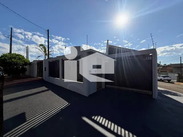 Casa com 191m² 3 quartos e 2 banheiros, à venda, no bairro Jardim Água Verde em Rolândia