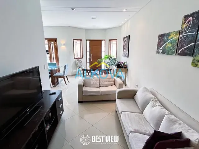 Casa com 250m² 3 quartos e 5 banheiros, à venda, no bairro Jardim Satélite em São José dos Campos