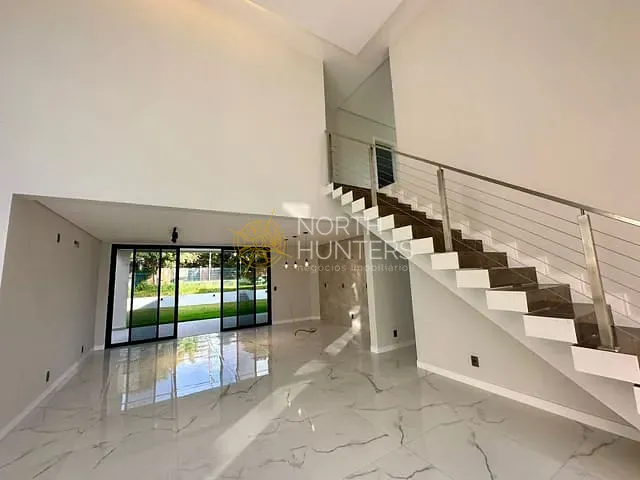 Casa com 375m² 4 quartos e 5 banheiros, à venda, no bairro São João do Rio Vermelho em Florianópolis