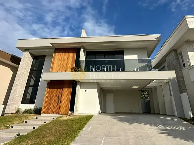Casa com 375m² 4 quartos e 5 banheiros, à venda, no bairro São João do Rio Vermelho em Florianópolis
