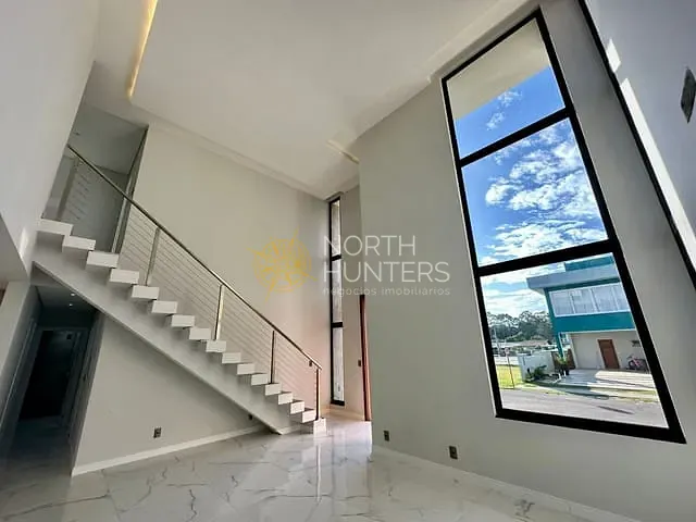 Casa com 375m² 4 quartos e 5 banheiros, à venda, no bairro São João do Rio Vermelho em Florianópolis