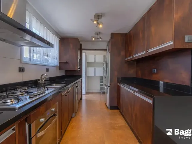 Casa com 373m² 3 quartos e 1 banheiro, à venda, no bairro Santa Felicidade em Curitiba
