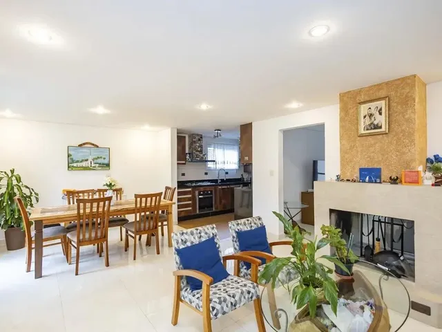 Casa com 373m² 3 quartos e 1 banheiro, à venda, no bairro Santa Felicidade em Curitiba